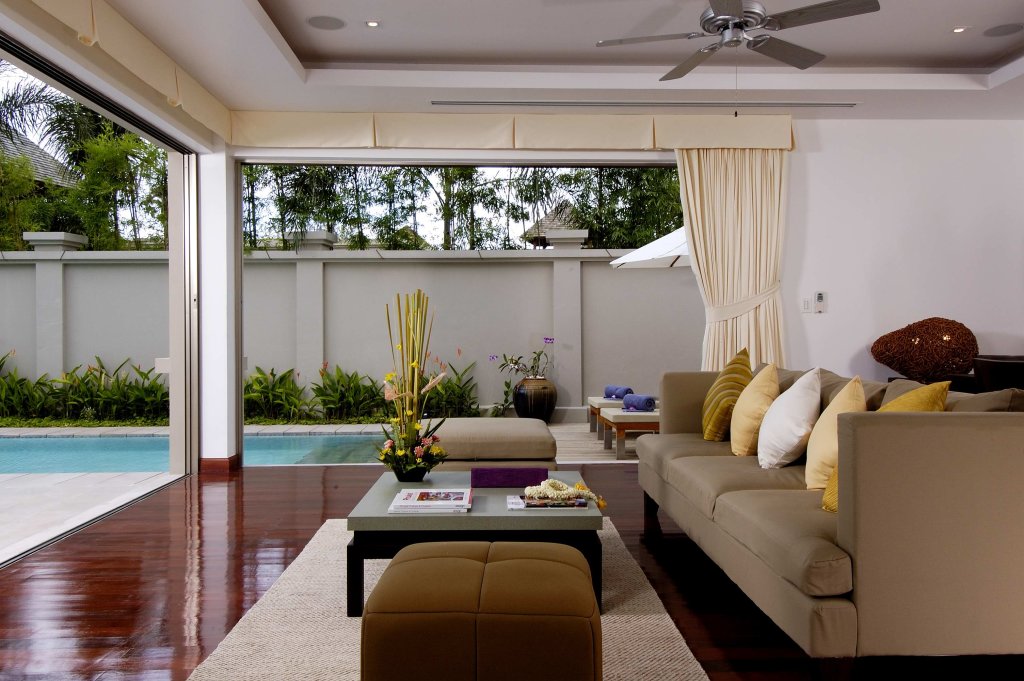Тхаланг: The Residence Resort