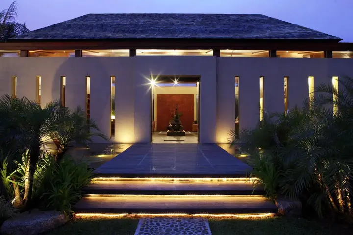 Тхаланг: The Residence Resort
