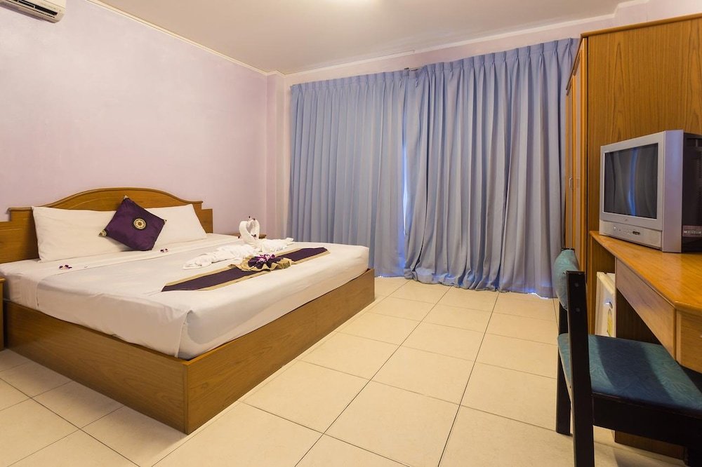 Room in Guest Room - Guesthouse Belvedere - Triple Room With Ac Only 10minute Walk From Patong Beach — фото 5