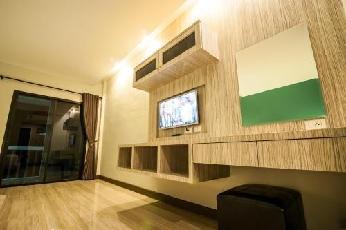Тхаланг: Jula Service Apartment