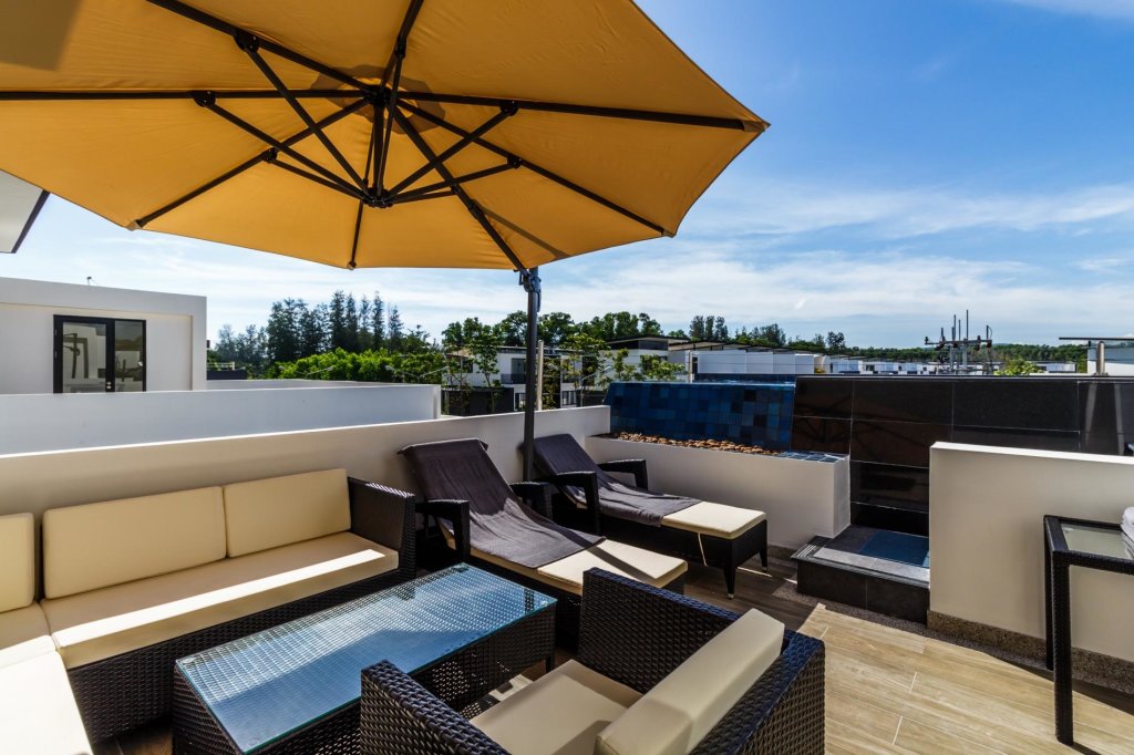 Тхаланг: LP101 - Private rooftop pool villa in Laguna for 9 people, near restaurants and shops
