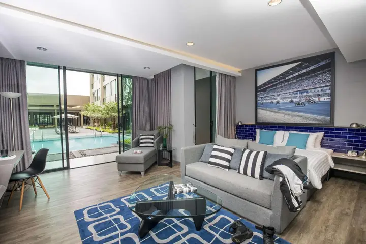 Бури Рам: The Crystal Hotel Buriram