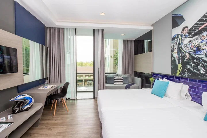 Бури Рам: The Crystal Hotel Buriram