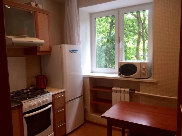 Великий Новгород: Apartment on Voskresenskiy 1