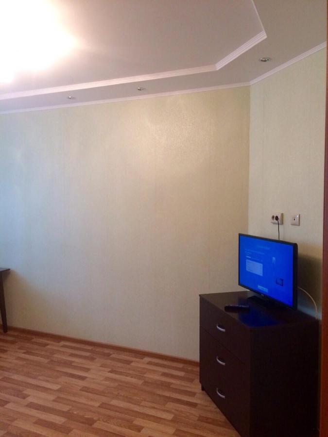 Великий Новгород: Apartment on Voskresenskiy 1