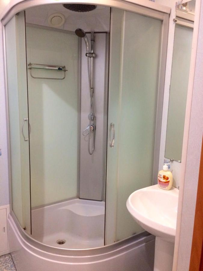 Великий Новгород: Apartment on Voskresenskiy 1