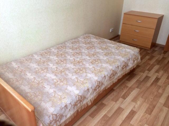 Великий Новгород: Apartment on Voskresenskiy 1