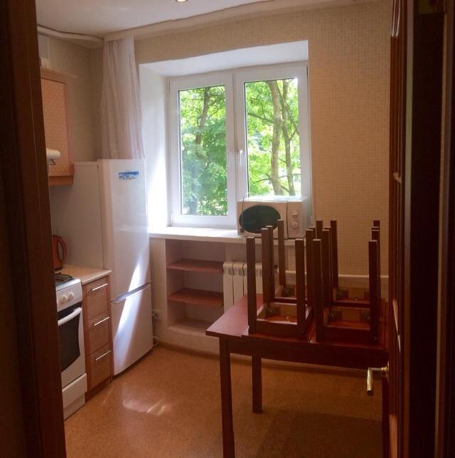 Великий Новгород: Apartment on Voskresenskiy 1