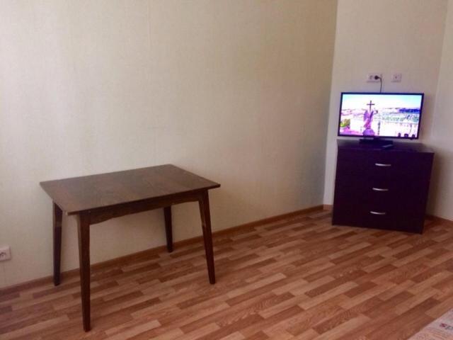 Великий Новгород: Apartment on Voskresenskiy 1