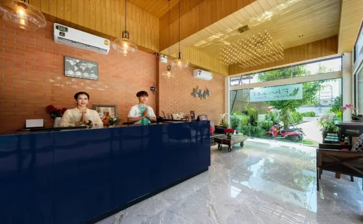 Тхаланг: Phuket Airport Place