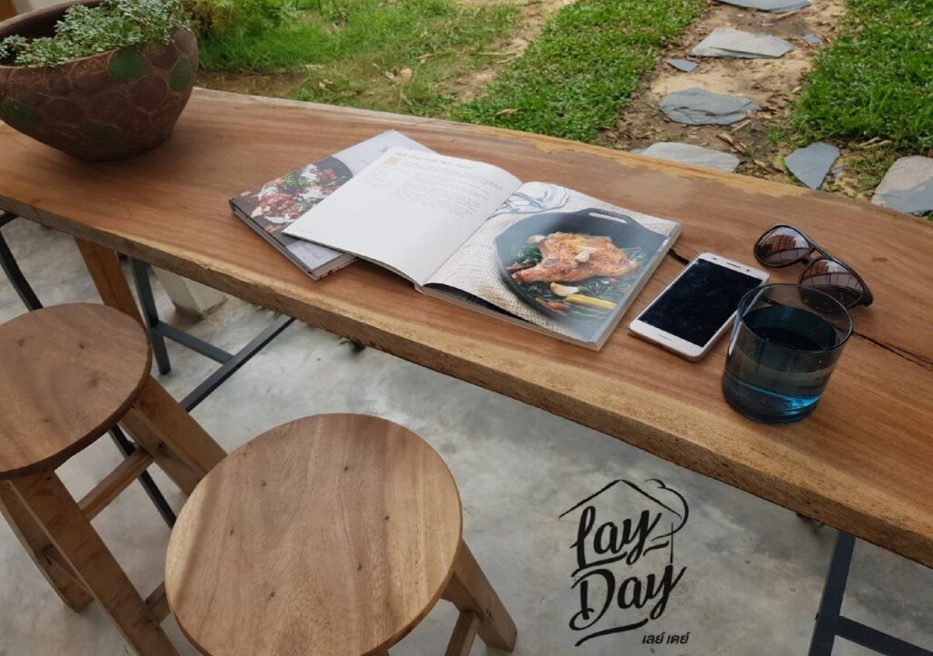 Кхонкэн: Lay Day