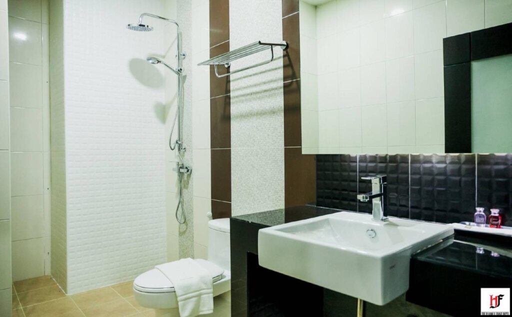 Сураттхани: The Harbour Front Hotel (ดิ ฮาร์เบอร์ฟรอนท์ โฮเทล)