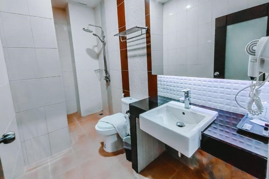 Сураттхани: The Harbour Front Hotel (ดิ ฮาร์เบอร์ฟรอนท์ โฮเทล)