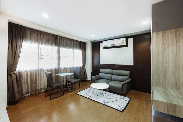 Чиангмай: OYO 995 Blue Cafe Apartment