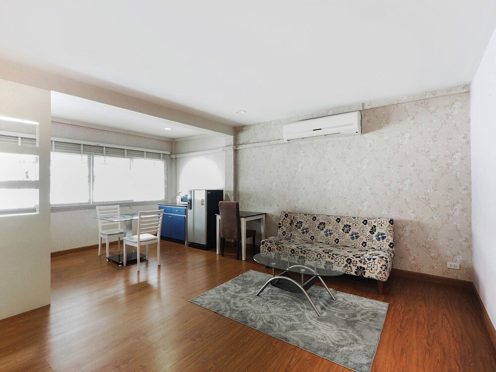 Чиангмай: OYO 995 Blue Cafe Apartment