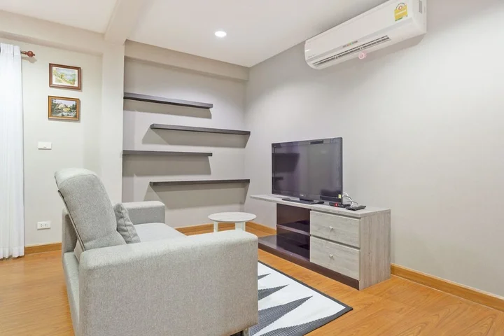 Чиангмай: OYO 995 Blue Cafe Apartment