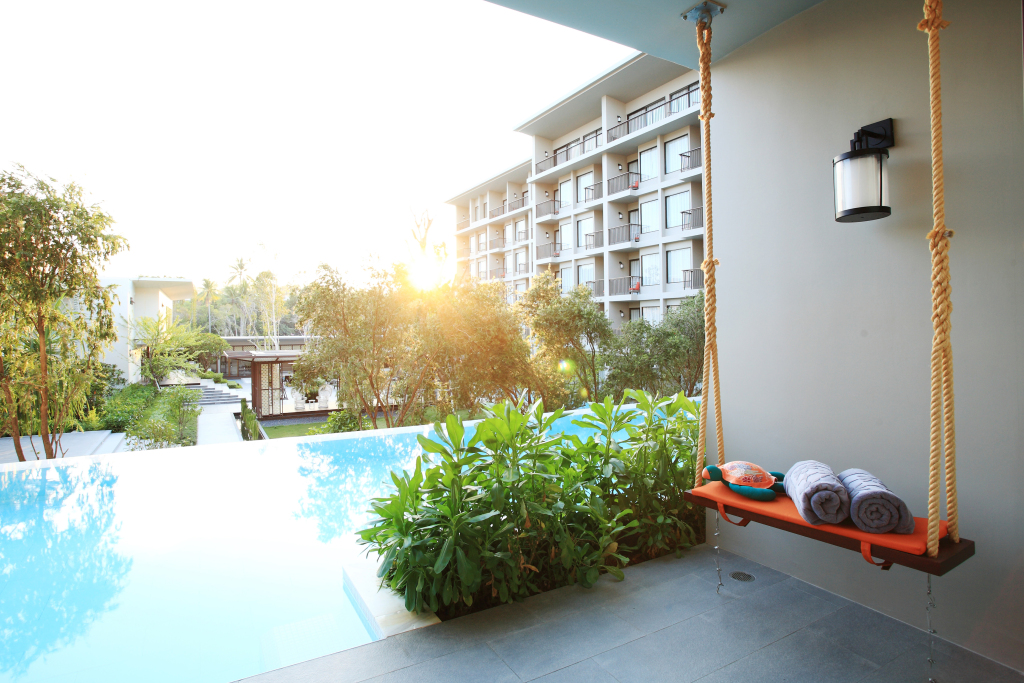 Тхаланг: Proud Phuket