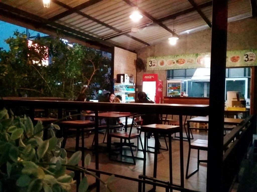 Супханбури: DD Place