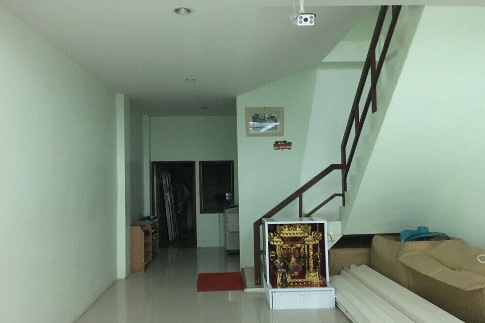 Сураттхани: OYO 75377 Check In House