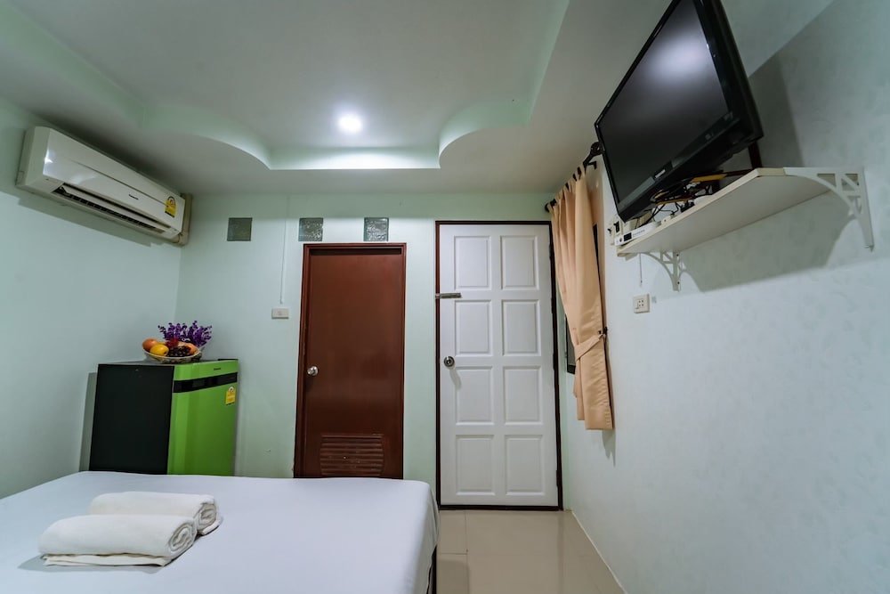 Сураттхани: OYO 75377 Check In House