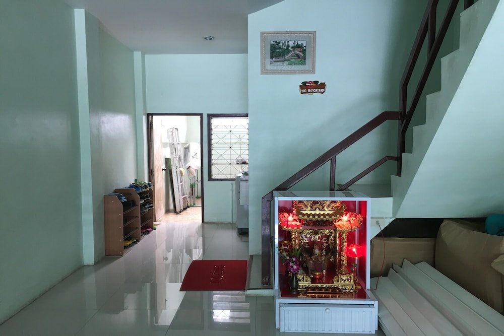 Сураттхани: OYO 75377 Check In House