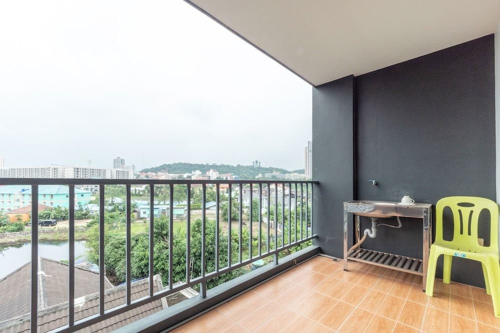 Паттайя: V Place Apartment