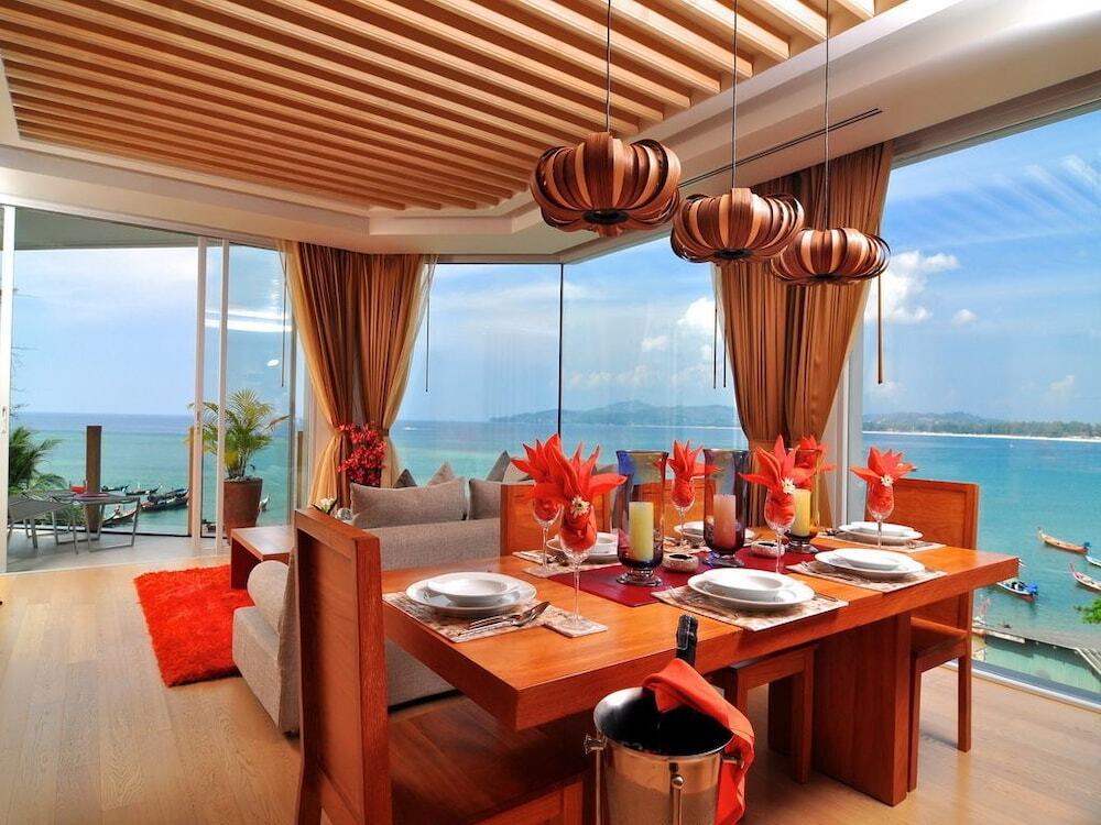 Тхаланг: Beachfront Phuket Seaview Suites