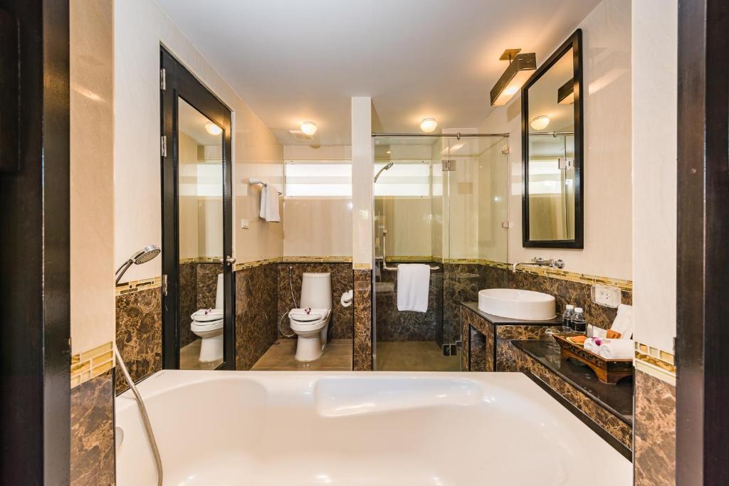 Кату: Princess Kamala Beachfront Hotel