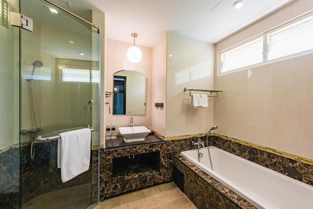 Кату: Princess Kamala Beachfront Hotel