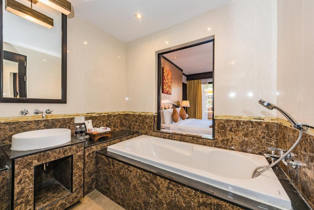 Кату: Princess Kamala Beachfront Hotel