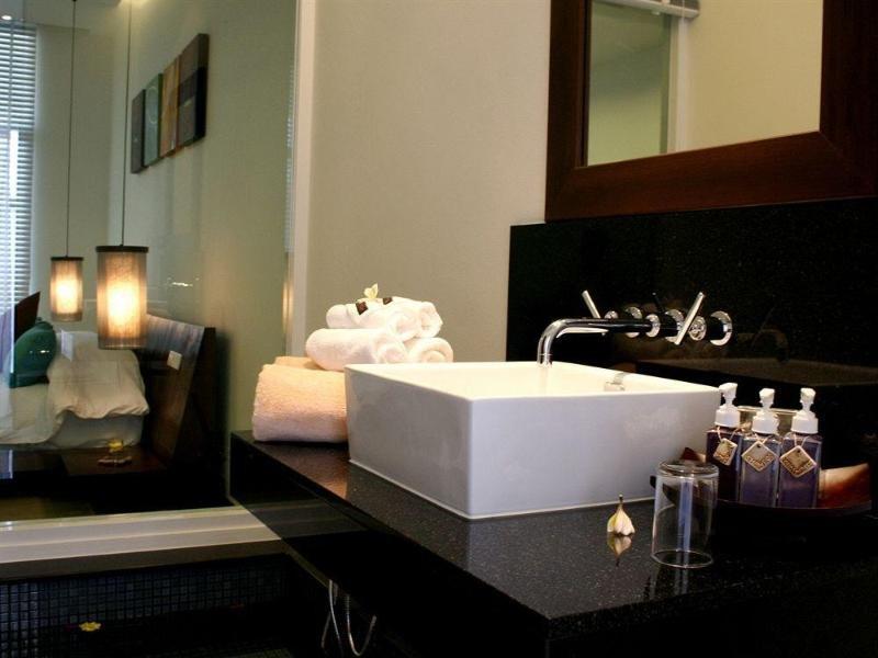 Тхаланг: Two Villas Holiday Oxygen Style Bangtao Beach