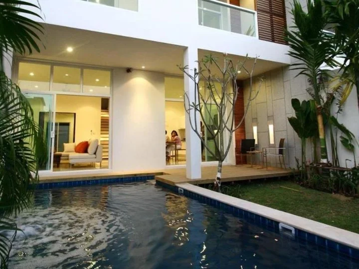 Тхаланг: Two Villas Holiday Oxygen Style Bangtao Beach