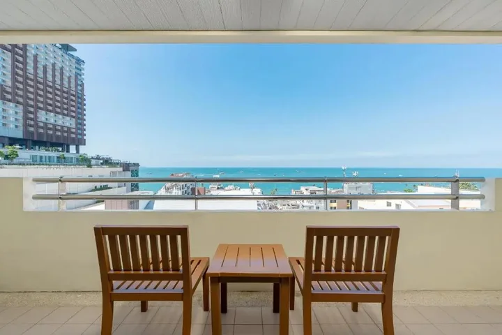 Паттайя: Отель Sunshine Hotel & Residences