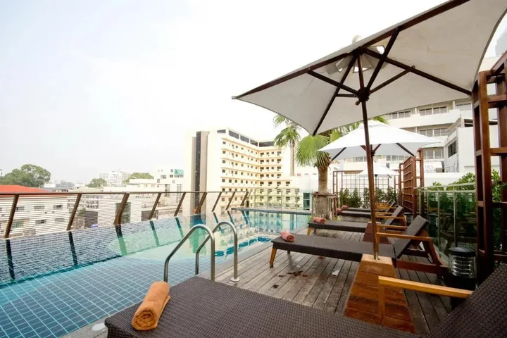 Паттайя: Отель Sunshine Hotel & Residences