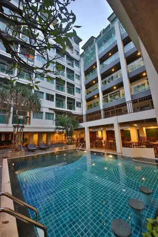 Паттайя: Отель Sunshine Hotel & Residences