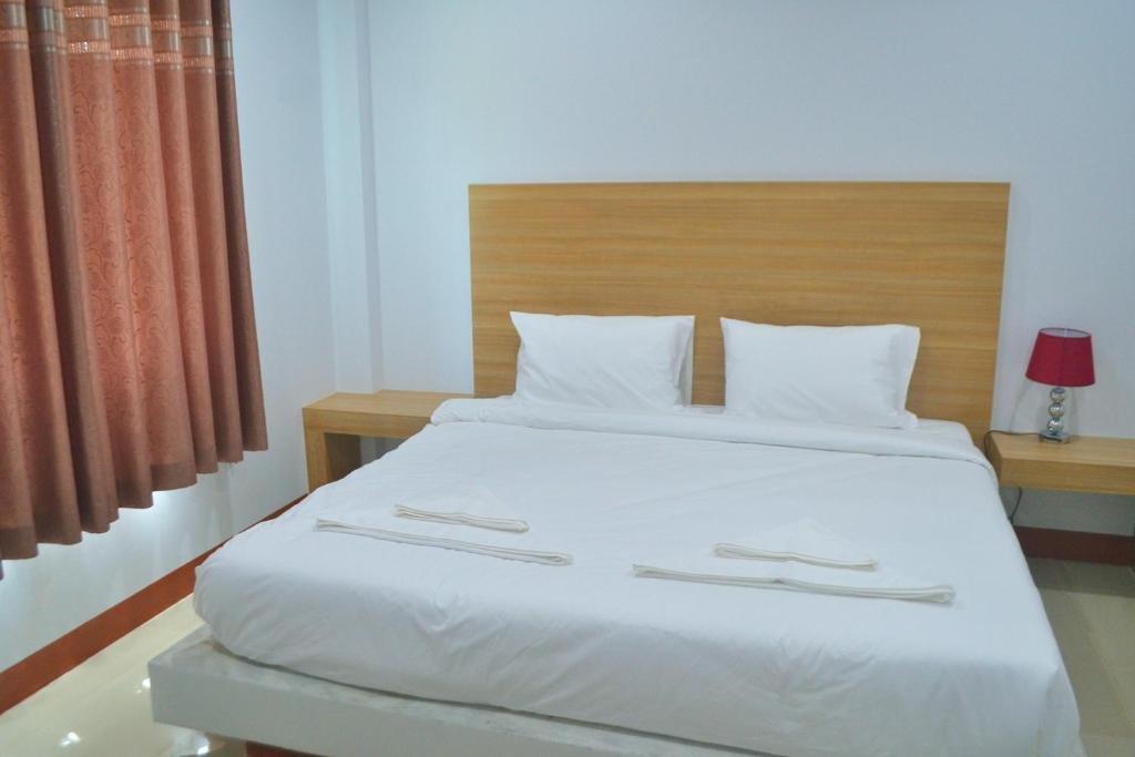 Лансака: Pool House Lansaka