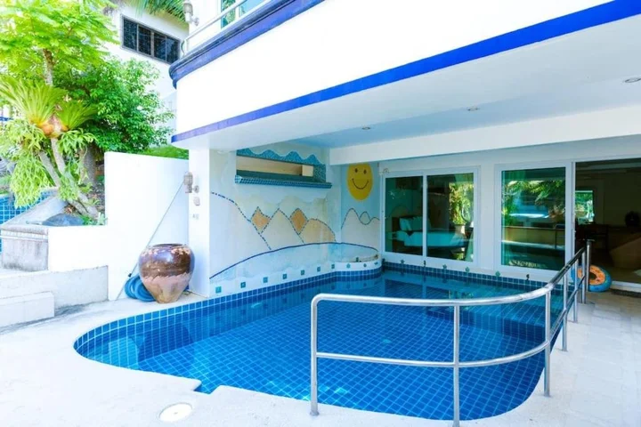 Кату: Patong Indigo cozy villa super sea view芭东五卧室无敌海景