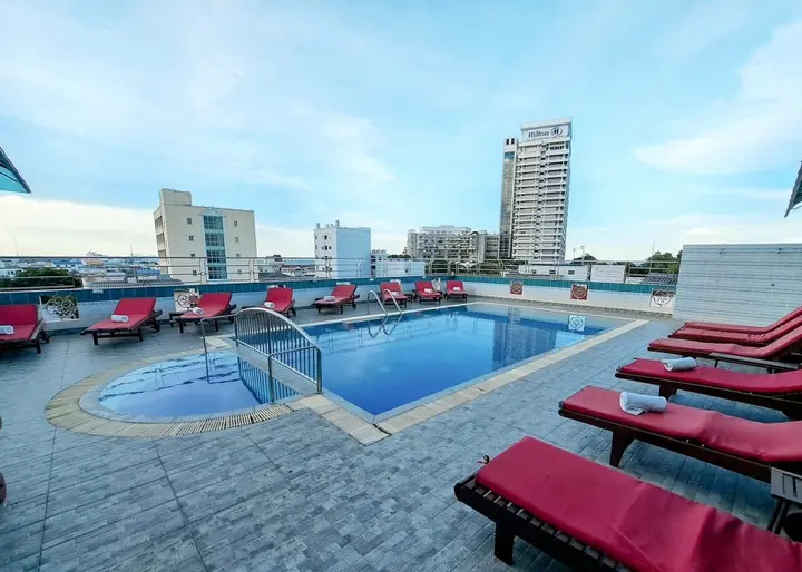 Хуахин: Thipurai City Hotel