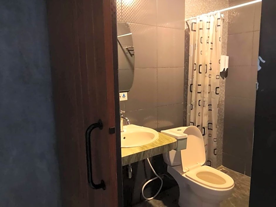 Лансака: Phooree Boutique Hotel โรงแรมภูรีบูธีค