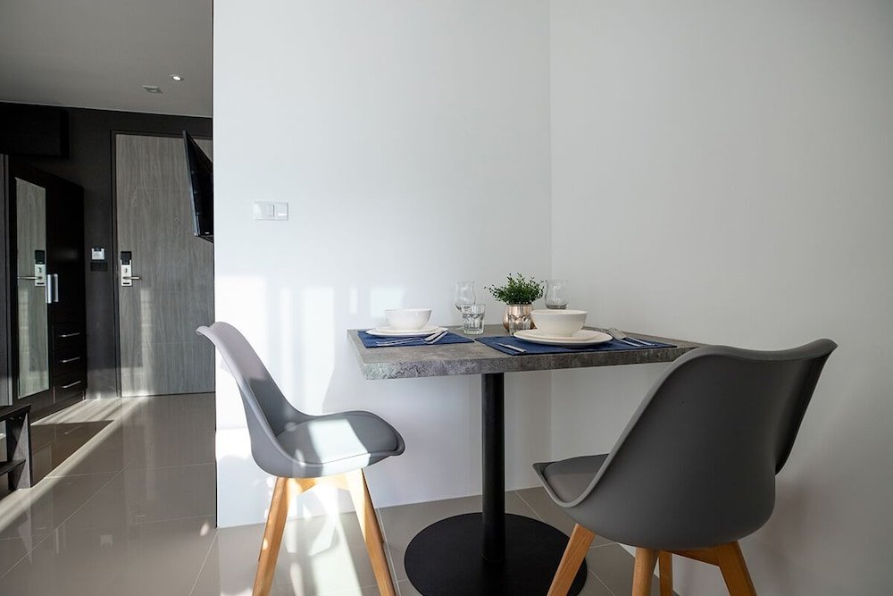 Кату: Studio Central Hillview A901
