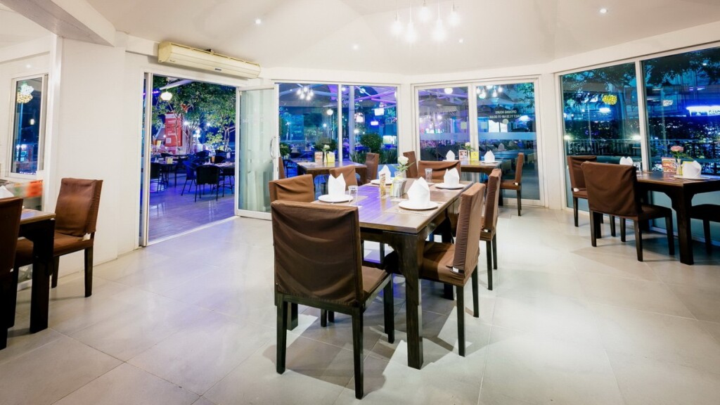Паттайя: The Pattaya Discovery Beach Hotel Pattaya