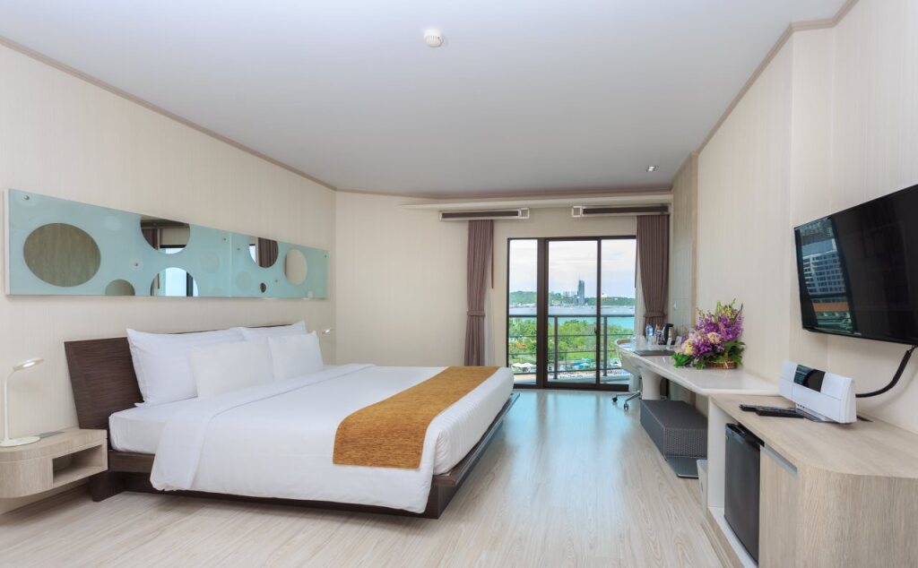 Паттайя: The Pattaya Discovery Beach Hotel Pattaya