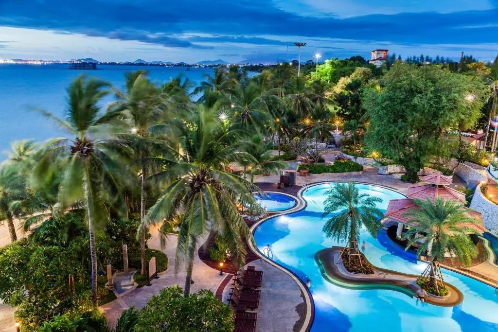 Паттайя: Cholchan Pattaya Beach Resort