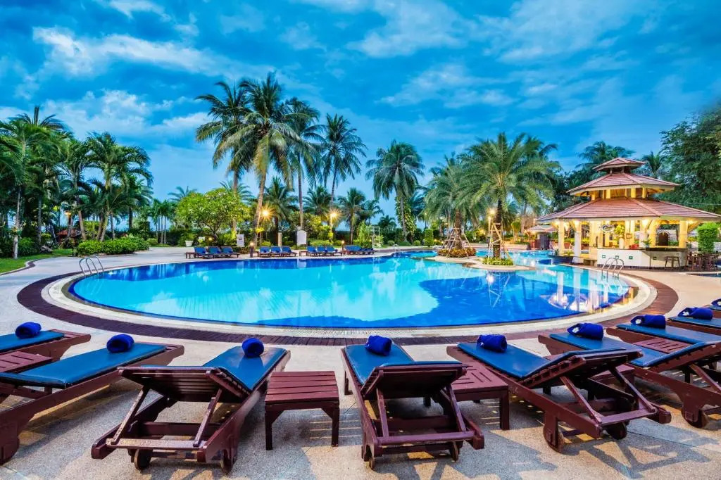Паттайя: Cholchan Pattaya Beach Resort