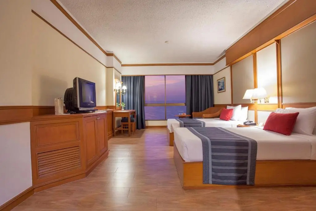 Паттайя: Cholchan Pattaya Beach Resort