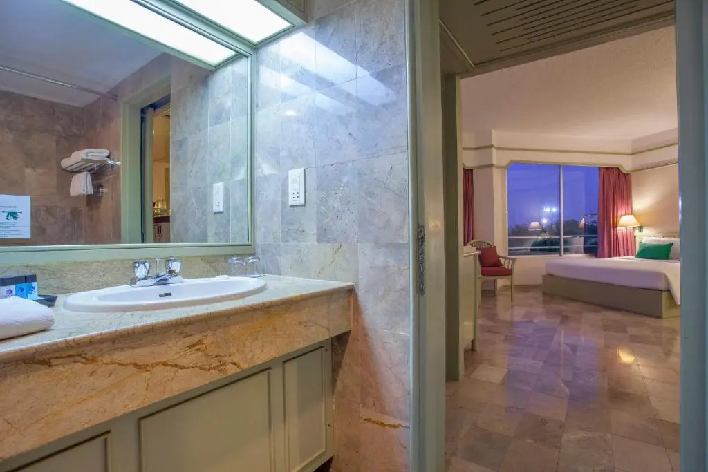 Паттайя: Cholchan Pattaya Beach Resort