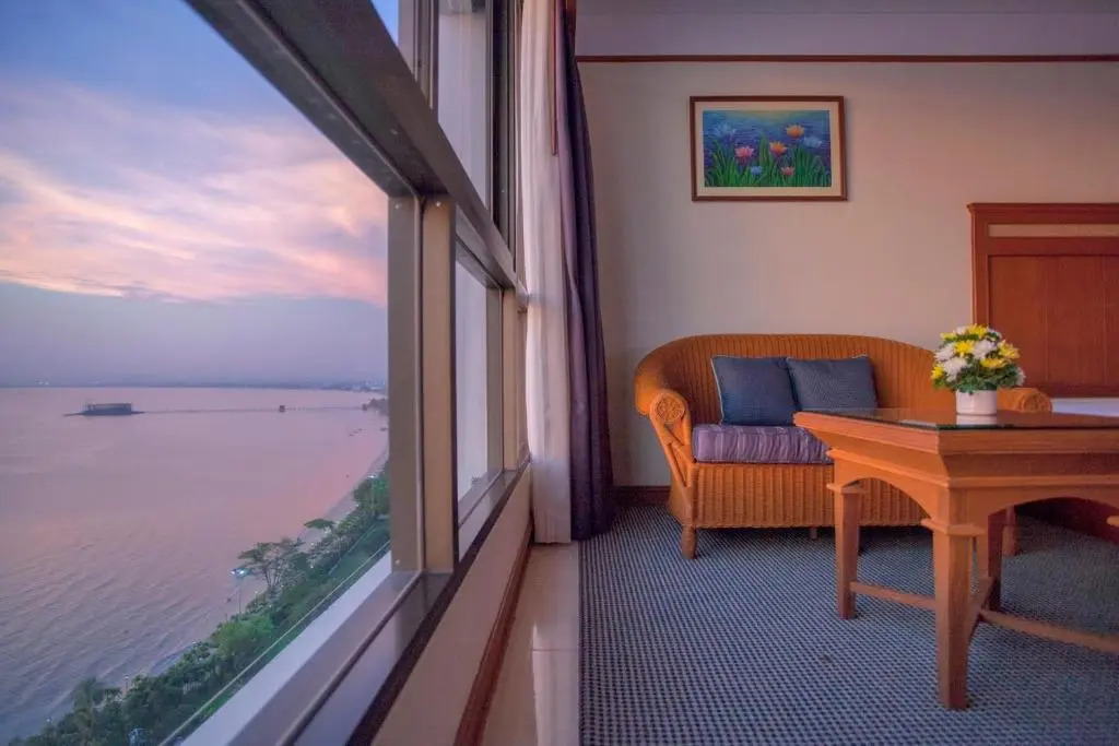 Паттайя: Cholchan Pattaya Beach Resort