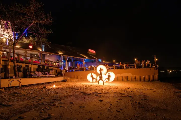 Ко Самет: Bar and Bed