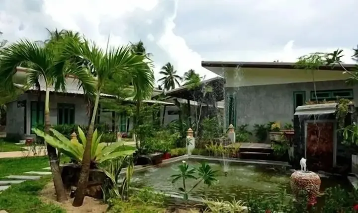 Сатун: The Gleam Resort