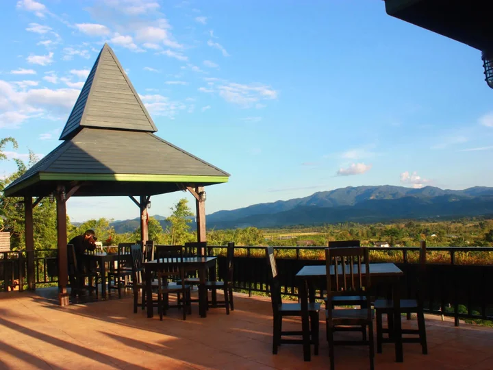 Май-Ай: Thaton Hill Resort